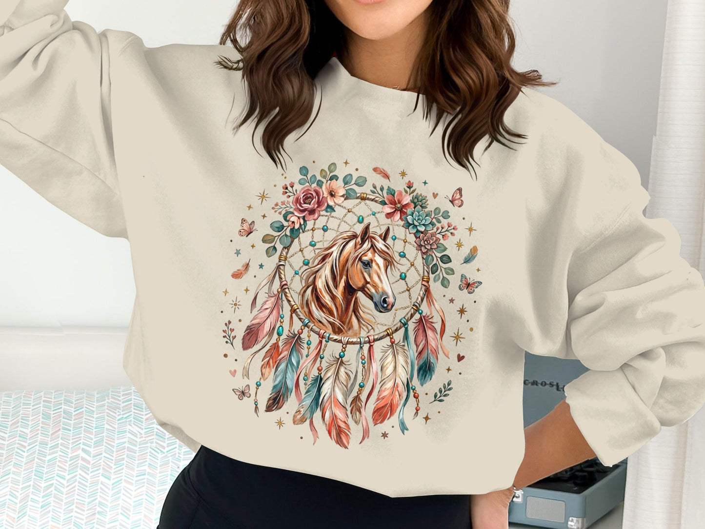 Cream sweatshirt with a floral dreamcatcher featuring a horse and feathers.