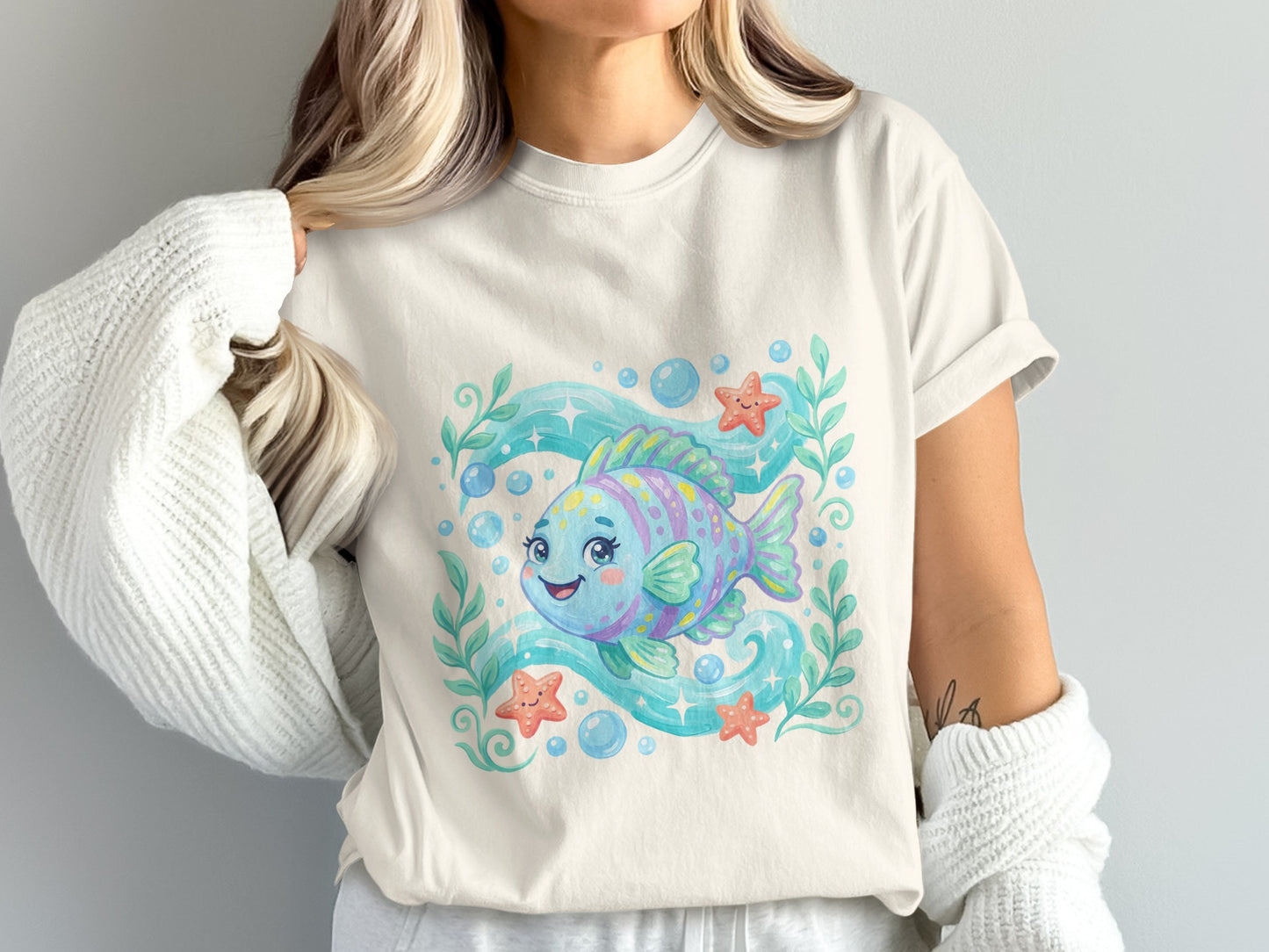 Cartoon fish with bubbles and starfish on a light cream t-shirt.